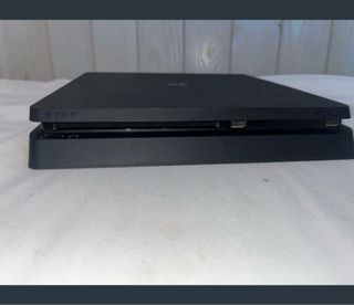 PS4 Slim Nera con Controller