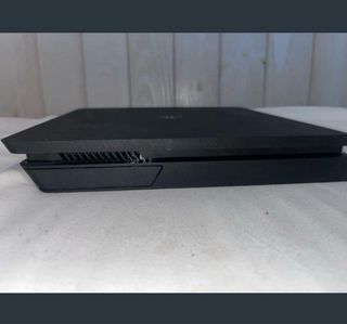 PS4 Slim Nera con Controller