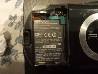 Pacchetto PSP 2004 e GAME BOY SP versione Zelda dorata.