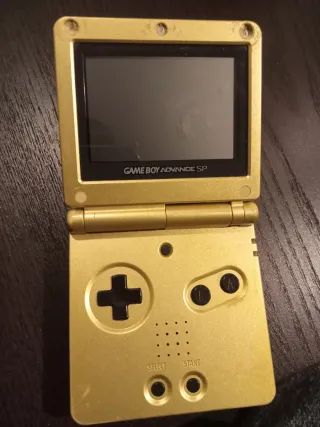 Pacchetto PSP 2004 e GAME BOY SP versione Zelda dorata.