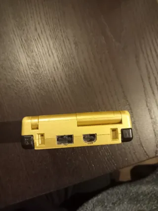 Pacchetto PSP 2004 e GAME BOY SP versione Zelda dorata.