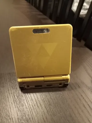 Pacchetto PSP 2004 e GAME BOY SP versione Zelda dorata.