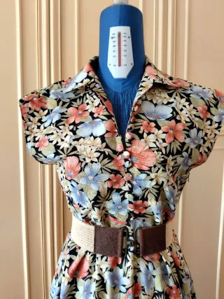 Abito estivo con motivo floreale