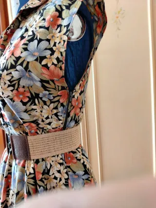 Abito estivo con motivo floreale