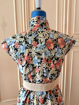 Abito estivo con motivo floreale