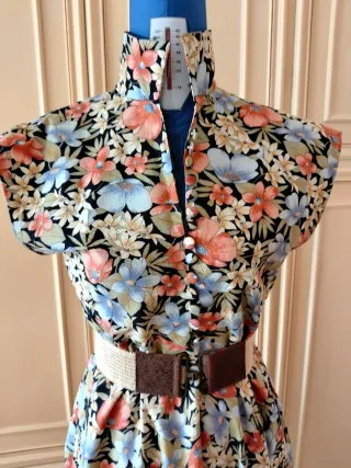 Abito estivo con motivo floreale