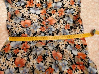 Abito estivo con motivo floreale