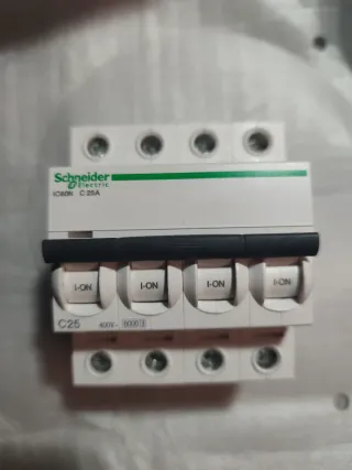 Interruptor Automático Schneider IC60N C25A 4P