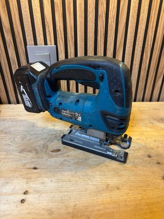 Sierra de calar Makita BJV180 con batería