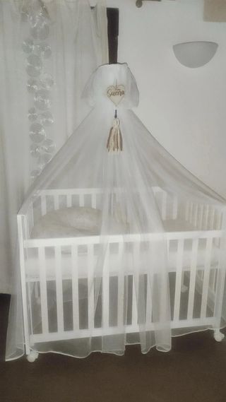 Cuna clásica blanca con ruedas + colchón de ecus.
