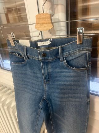 Pantalones pitillos T32 Nuevos Name it