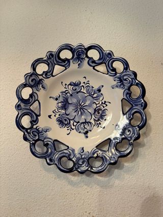 Plato decorativo de ceramica hecho a mano