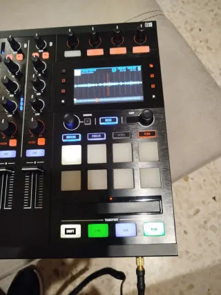 Mesa de mezclas Traktor Kontrol S5