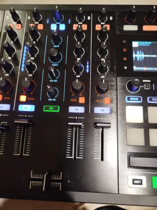 Mesa de mezclas Traktor Kontrol S5