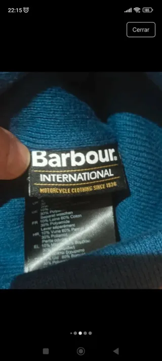 Gorro de invierno de la marca Barbour con etiqueta