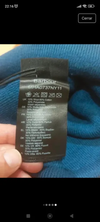 Gorro de invierno de la marca Barbour con etiqueta