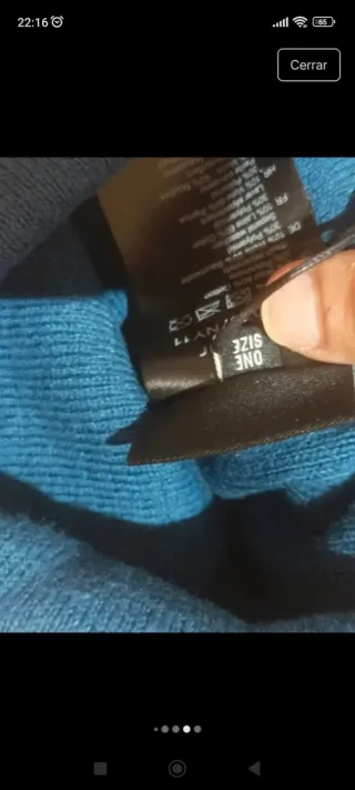 Gorro de invierno de la marca Barbour con etiqueta