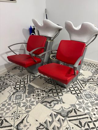 Vendo dos lavacabezas por 100 E uno por 50 E