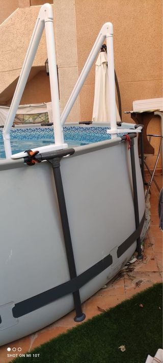 Piscina con depuradora