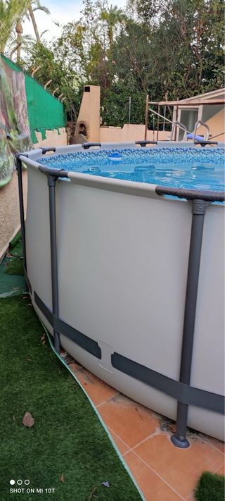 Piscina con depuradora