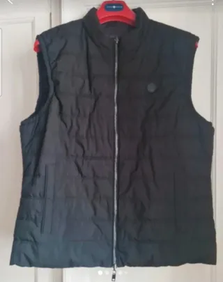 Chaquetón reversible sin mangas, muy buen estado.
