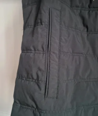 Chaquetón reversible sin mangas, muy buen estado.