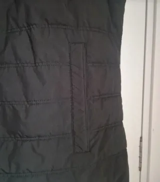 Chaquetón reversible sin mangas, muy buen estado.