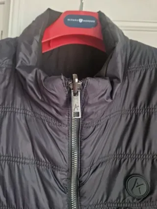 Chaquetón reversible sin mangas, muy buen estado.
