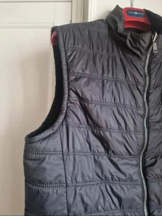 Chaquetón reversible sin mangas, muy buen estado.