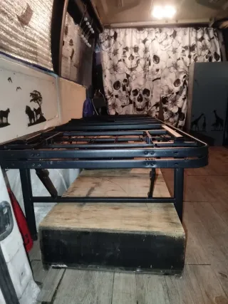 Somier plegable, y mueble de mesa y almacenaje