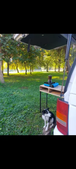 Somier plegable, y mueble de mesa y almacenaje