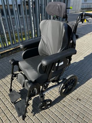 Silla de ruedas adaptada. En perfecto estado. P