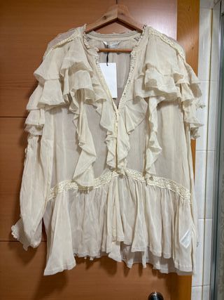 Blusa Zara volantes beige