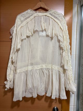Blusa Zara volantes beige
