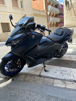 Yamaha TMAX 2024 Azul/Negro – 6.500 km
