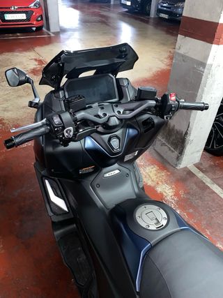 Yamaha TMAX 2024 Azul/Negro – 6.500 km