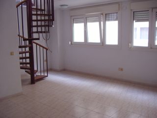 Vendo o alquilo calle mayor Castellón oficina dúpl