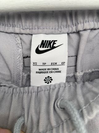 Pantalón Nike Sportwear AIR Cargo Gris, Talla XS