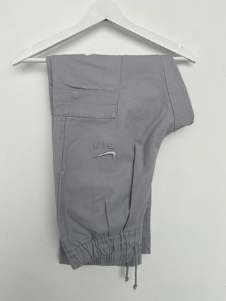 Pantalón Nike Sportwear AIR Cargo Gris, Talla XS