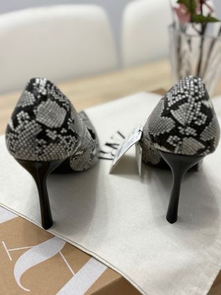 Zapatos de tacón Zara estampado serpiente Talla 38