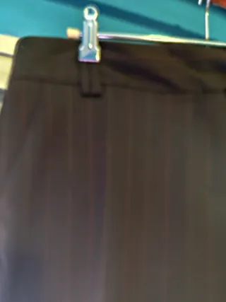 Pantalón talla 40 marrón con rayas queda ideal