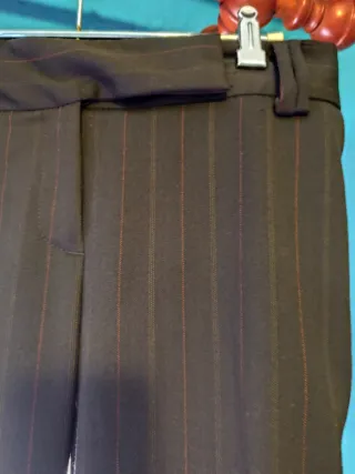Pantalón talla 40 marrón con rayas queda ideal