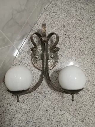 2 lámparas de hierro forjado con tulipas cristal