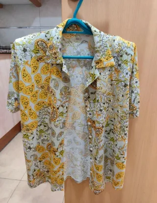 Camisa de mujer manga corta. Talla L