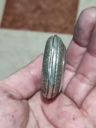 Reloj de bolsillo antiguo de metal funciona