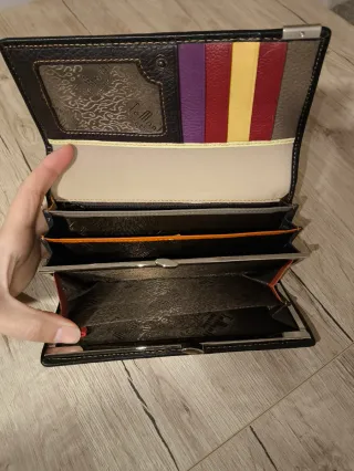 Monedero multicolor de la marca Temanli. SIN USAR!