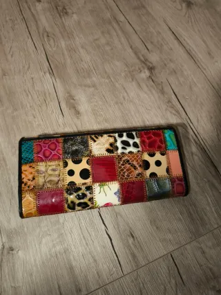 Monedero multicolor de la marca Temanli. SIN USAR!