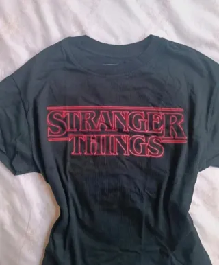 Camiseta Stranger Things Negra