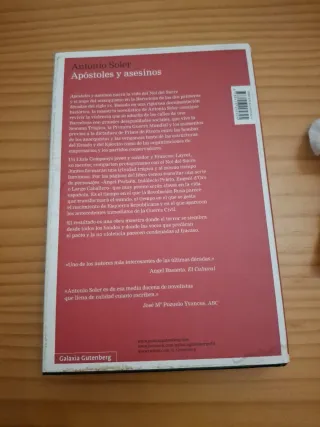 Apóstoles y asesinos