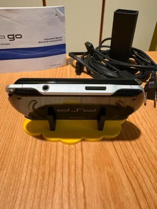 PSP Go + Manuale + Caricatore Originale
